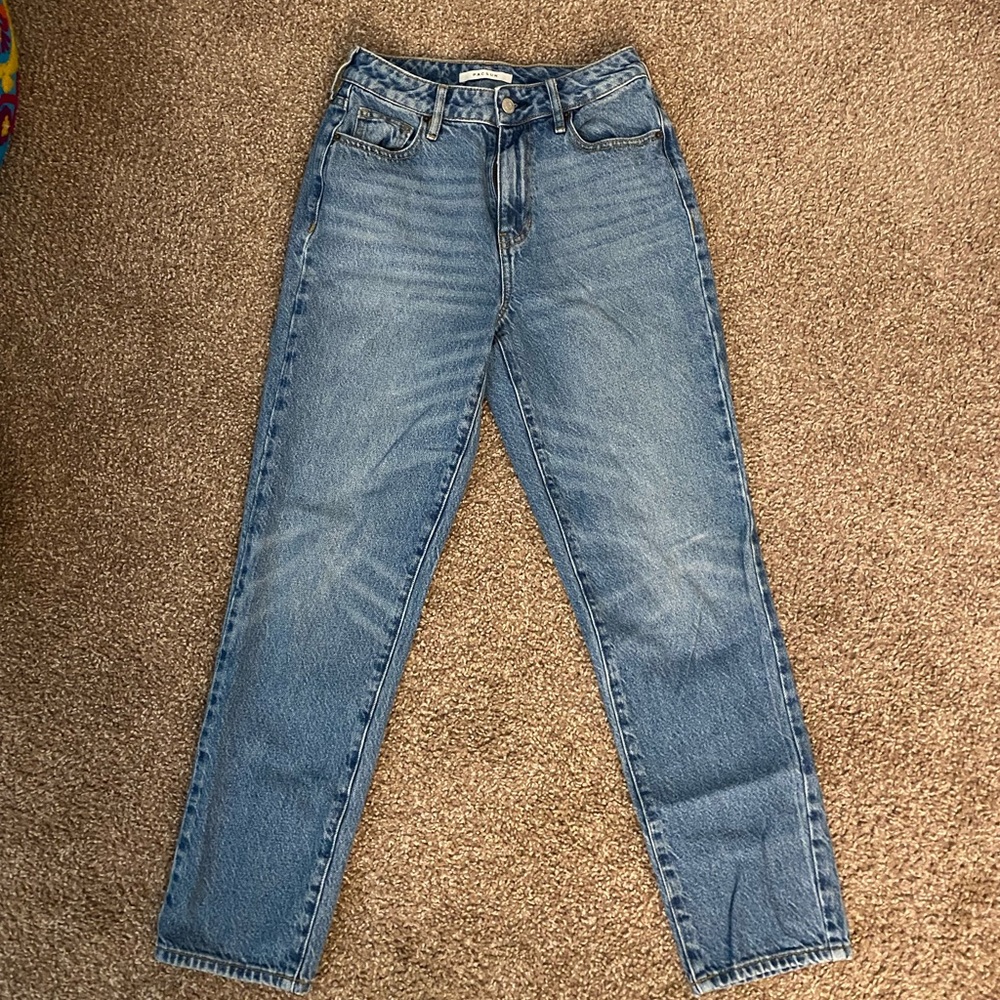 Selling these light blue wash pacsun MOM jeans!